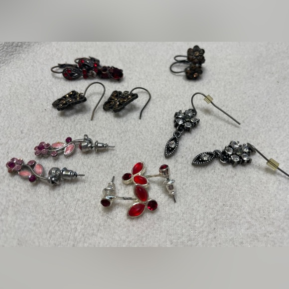 2/$15 Six Pairs of Vintage Earrings - Picture 2 of 10